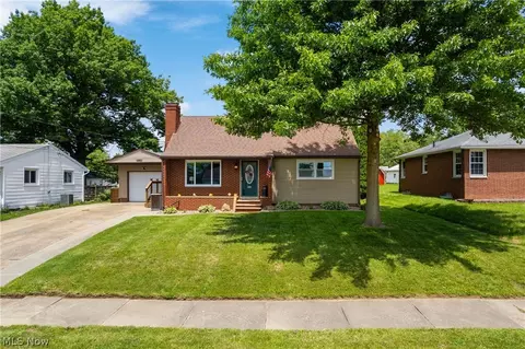 1221 Monter Ave, Louisville, OH 44641
