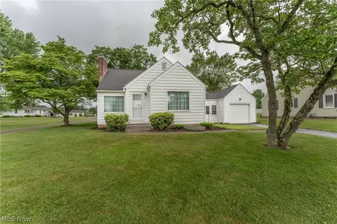 515 E Carrollton St, Magnolia, OH 44643