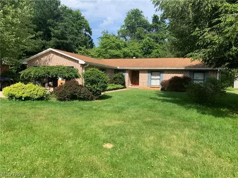 208 Ellsworth Dr, Marietta, OH 45750