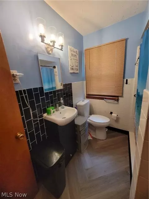 Bath - 1192 Bell Ave, Elyria, OH 44035 photo 1 of 1