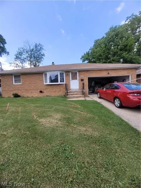 1192 Bell Ave, Elyria, OH 44035