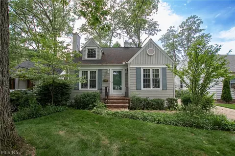 616 Kenilworth Rd, Bay Village, OH 44140