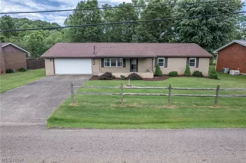 938 Braun Rd, Belpre, OH 45714