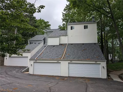 1432 Bobby Ln #20, Westlake, OH 44145