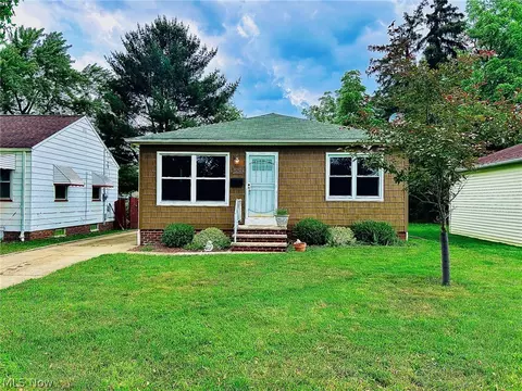 12605 Reindeer Ave, Garfield Heights, OH 44125