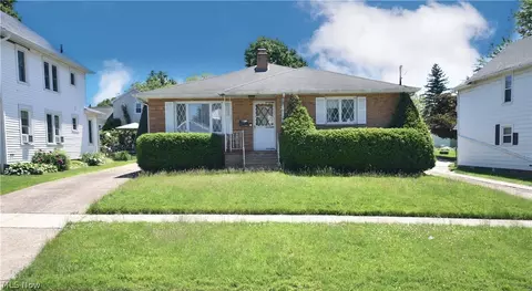 226 Orchard St, Fairport Harbor, OH 44077