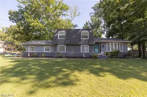 103 Hickory Hollow Dr, Amherst, OH 44001