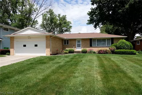 6739 Stafford Dr, Mayfield Heights, OH 44124