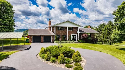 1253 Windsor Dr, Mineralwells, WV 26150