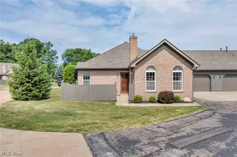8050 Harbor Creek Dr #2001, Mentor On The Lake, OH 44060