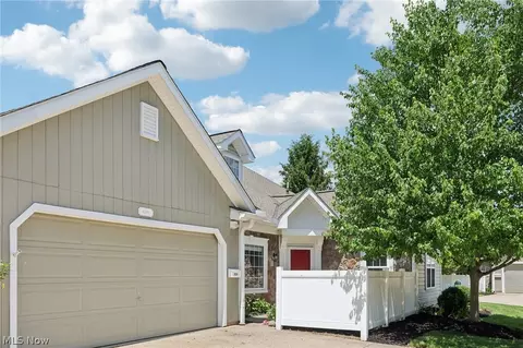 8281 Cyrus Ln, Northfield, OH 44067