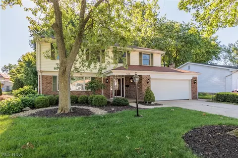 655 N Woodhill Dr, Amherst, OH 44001