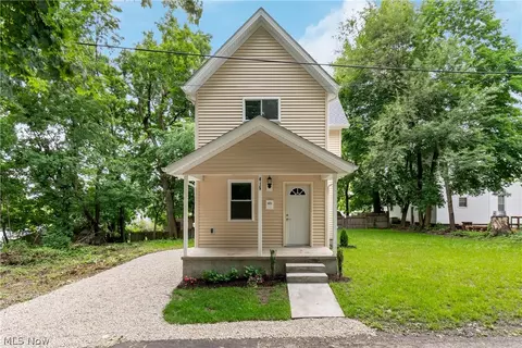 415 4th St SE, Massillon, OH 44646