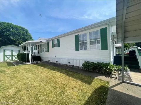617 Sandpiper Ln SE, New Philadelphia, OH 44663