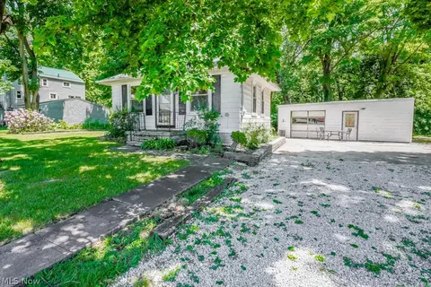 191 1st St, Wadsworth, OH 44281