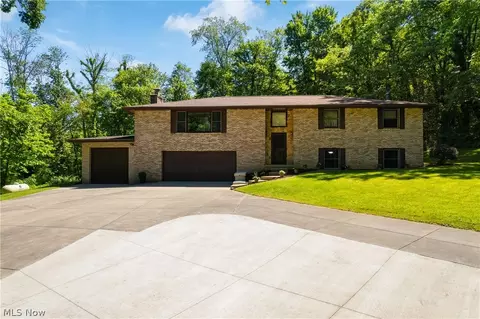 2195 N Orchard Rd NE, Bolivar, OH 44612