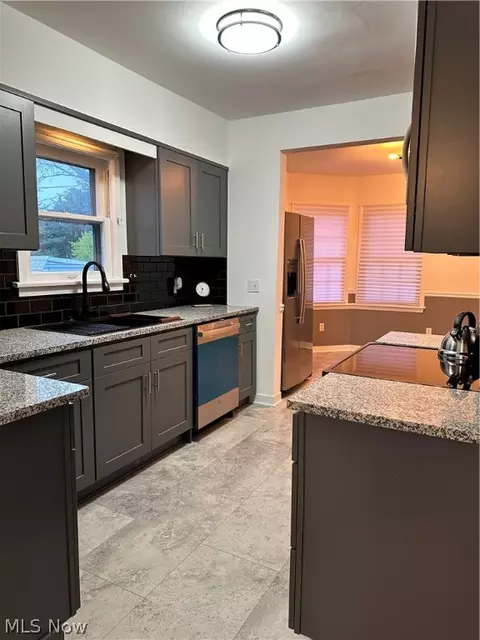 245 E 211th St, Euclid, OH 44123 photo 6