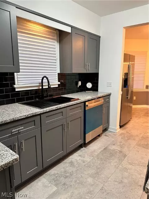 245 E 211th St, Euclid, OH 44123 photo 9