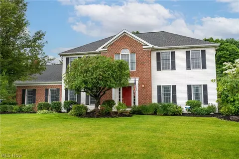 8980 Cinnabar Dr, Brecksville, OH 44141