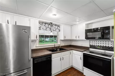 Kitchen - 217 Montrose Ave NW, Canton, OH 44708 photo 2 of 3