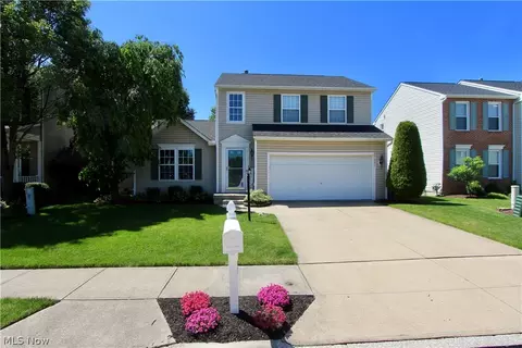 27061 Ashton Dr, Olmsted Twp, OH 44138