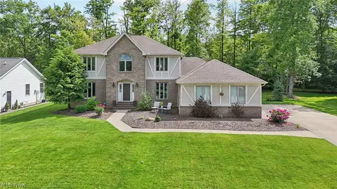 3831 Sweetwater Dr, Brecksville, OH 44141