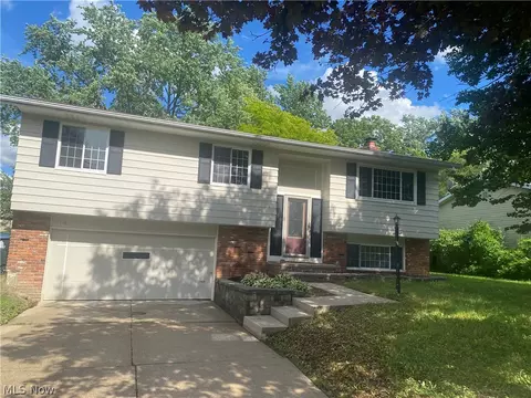 1145 Blueberry Hill Dr, Brunswick, OH 44212