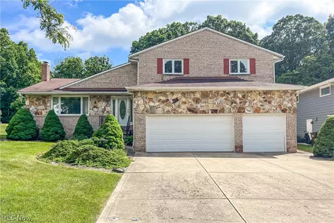 6013 Rousseau Dr, Parma, OH 44129