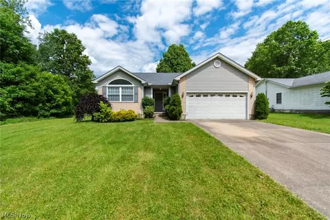 140 Aurora Cir, Youngstown, OH 44505