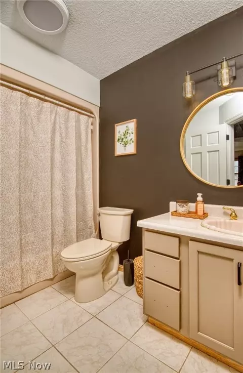 Bath - 225 Colonial Dr, Canfield, OH 44406 photo 5 of 5