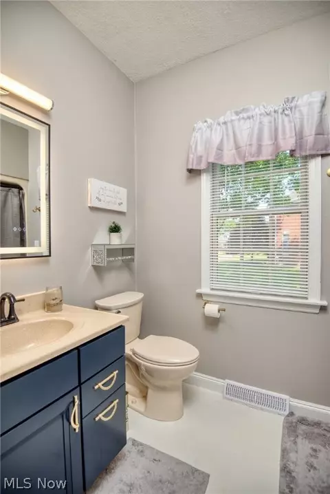 Bath - 225 Colonial Dr, Canfield, OH 44406 photo 1 of 5