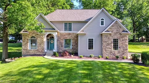 Exterior - 225 Colonial Dr, Canfield, OH 44406 photo 2 of 8