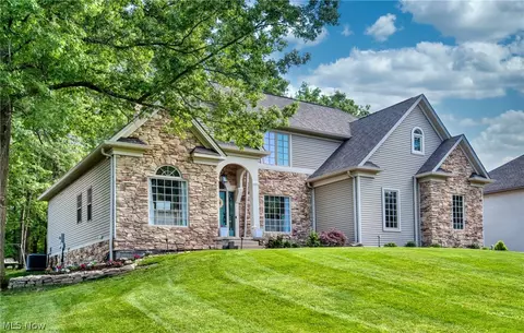 Exterior - 225 Colonial Dr, Canfield, OH 44406 photo 4 of 8