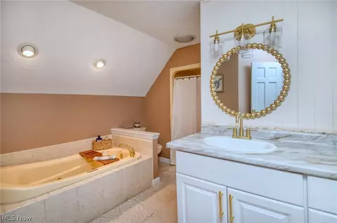 Bath - 225 Colonial Dr, Canfield, OH 44406 photo 3 of 5