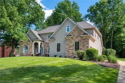 Exterior - 225 Colonial Dr, Canfield, OH 44406 photo 7 of 8