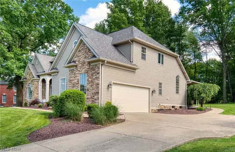 Exterior - 225 Colonial Dr, Canfield, OH 44406 photo 3 of 8