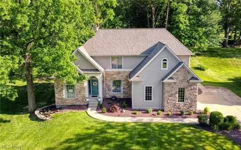 Exterior - 225 Colonial Dr, Canfield, OH 44406 photo 6 of 8