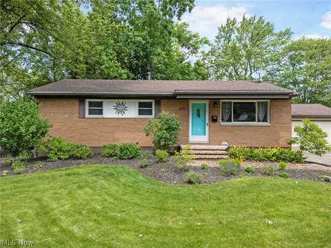 288 Gaylord Dr, Munroe Falls, OH 44262