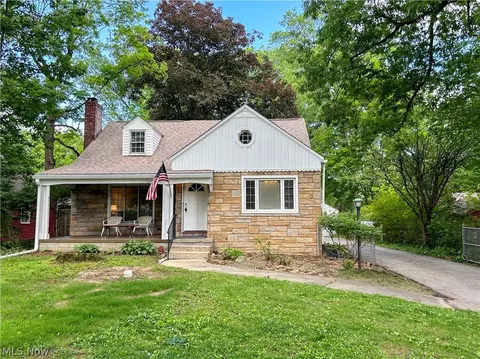 3430 Hopkins Rd, Youngstown, OH 44511