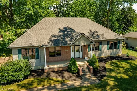 6621 Allandale Dr, Amherst, OH 44001