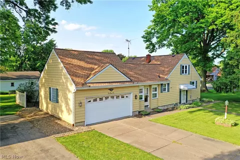 296 Parish Ave, Hubbard, OH 44425