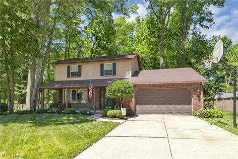 8534 Wedgewood Ct, Olmsted Twp, OH 44138