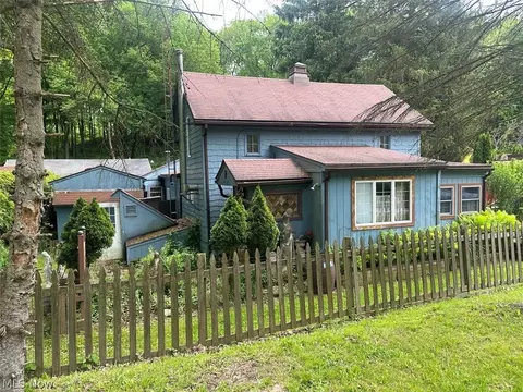 1930 Neimans Ave SE, East Canton, OH 44730