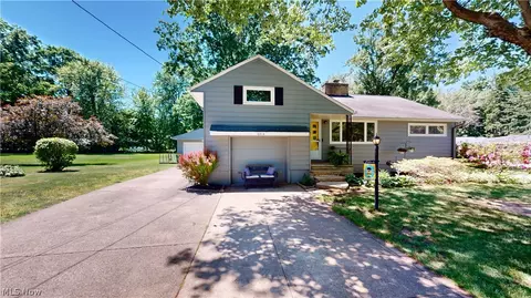 6514 Mardon Dr, Concord, OH 44077
