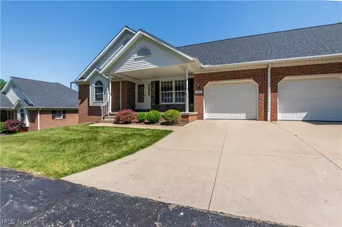 1385 Cove St NW, Uniontown, OH 44685