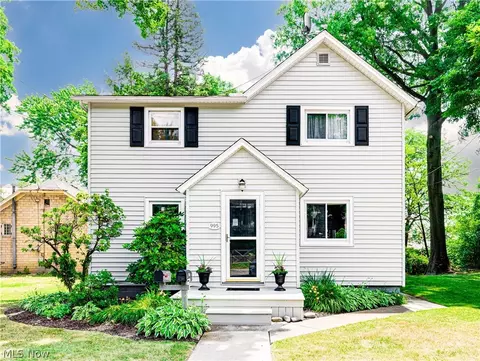 995 Romig Ave, Barberton, OH 44203