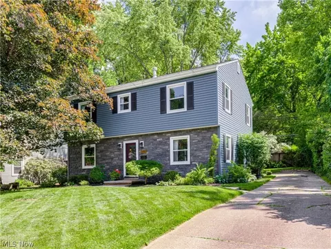 560 Tamiami Trl, Akron, OH 44303