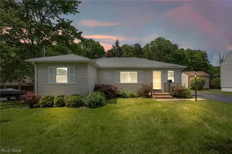 105 Powers Rd, Bedford, OH 44146