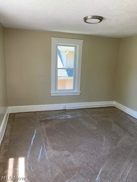 Bedroom - 146 Bell Ave, Elyria, OH 44035 photo 2 of 5
