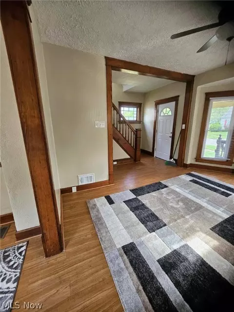 Entry Way - 146 Bell Ave, Elyria, OH 44035 photo 2 of 4